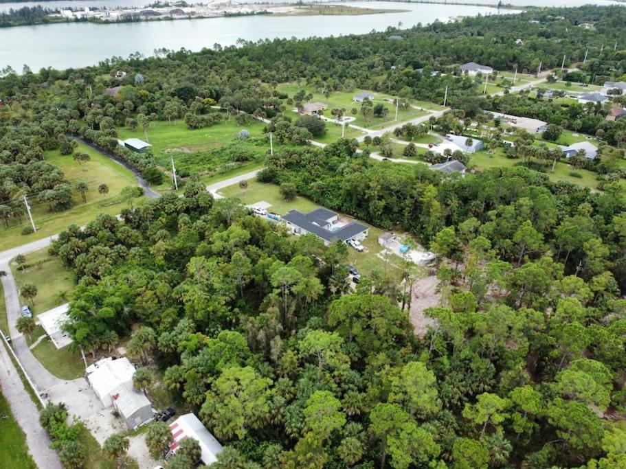 Tranquil Oasis Retreat In Golden Gate Estates * North Naples